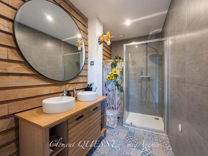 Maison - 225 m² - 7 pièces