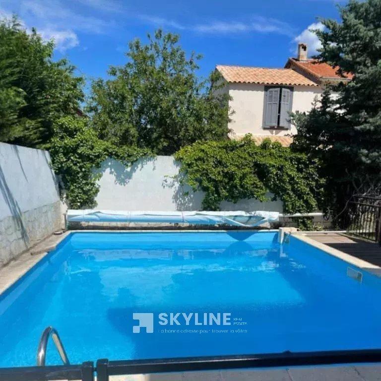 Maison - 223 m² - 6 pièces