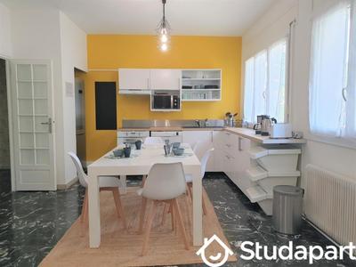 Chambre - 9 m² - 1 pièce