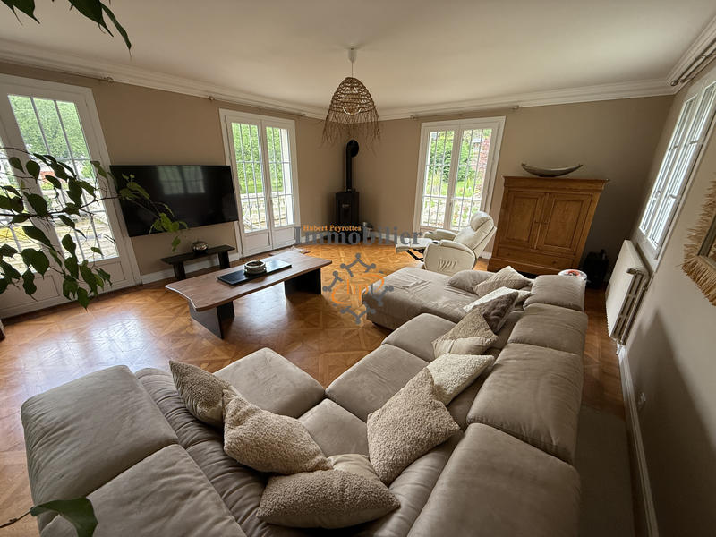 Maison - 210 m² - 6 pièces