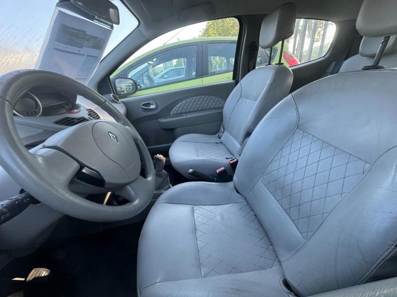Renault Twingo II Initiale 1.2i 100