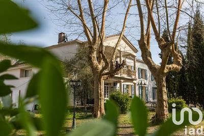 Maison - 586 m² - 11 pièces