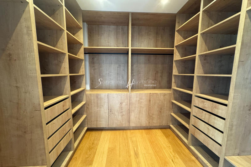 Maison - 250 m² - 5 pièces