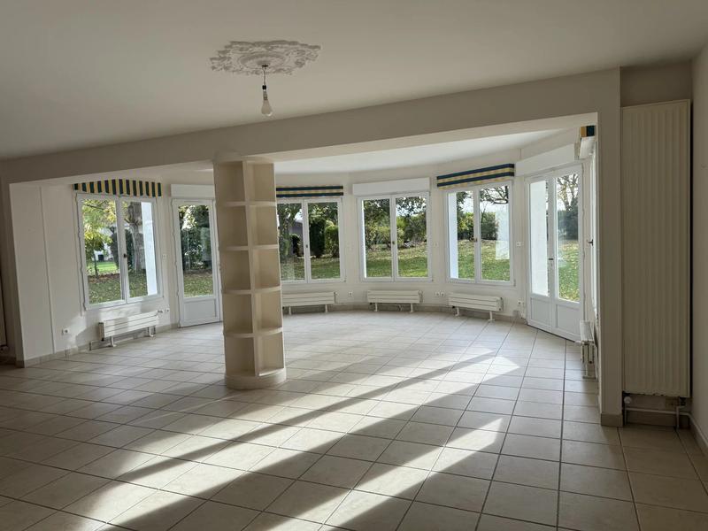 Maison - 180 m² - 8 pièces