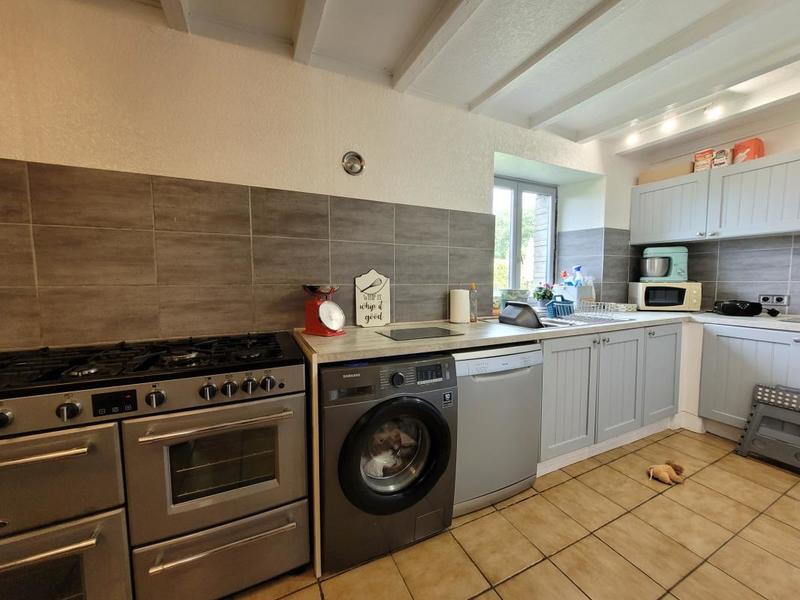 Propriété - 241 m² - 11 pièces