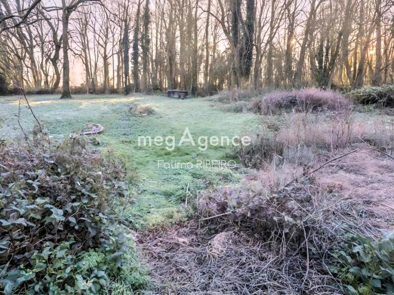 Terrain constructible - 1 000 m²