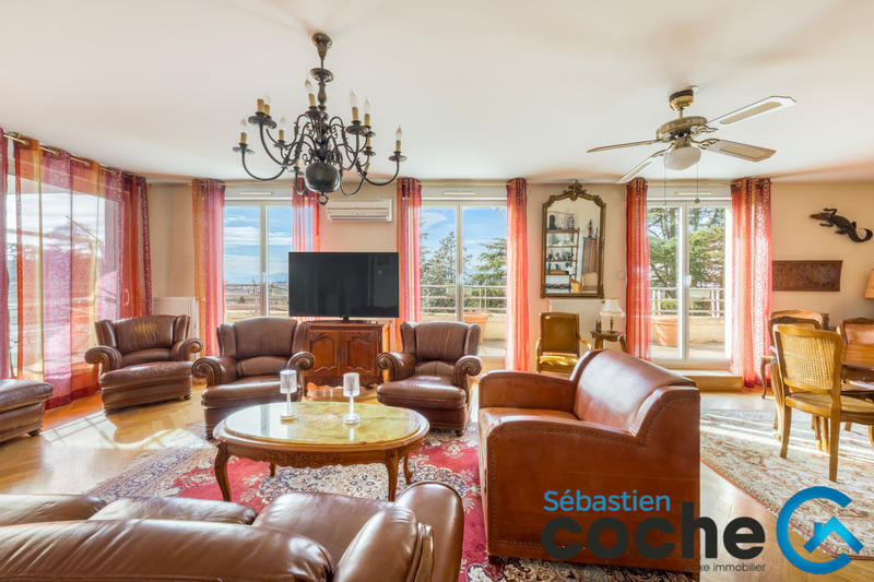 Appartement - 143 m² - 6 pièces