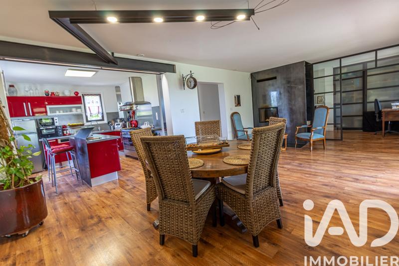 Maison - 220 m² - 5 pièces