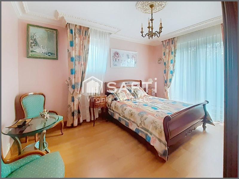 Maison - 254 m² - 12 pièces