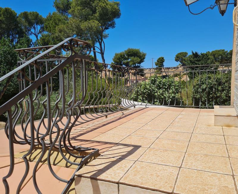 Maison - 236 m² - 7 pièces