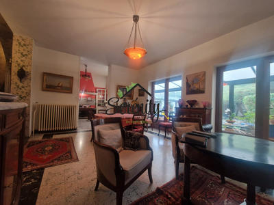 Maison - 243 m² - 8 pièces