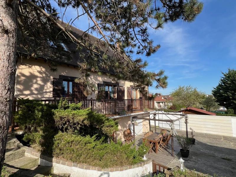 Maison - 154 m² - 10 pièces