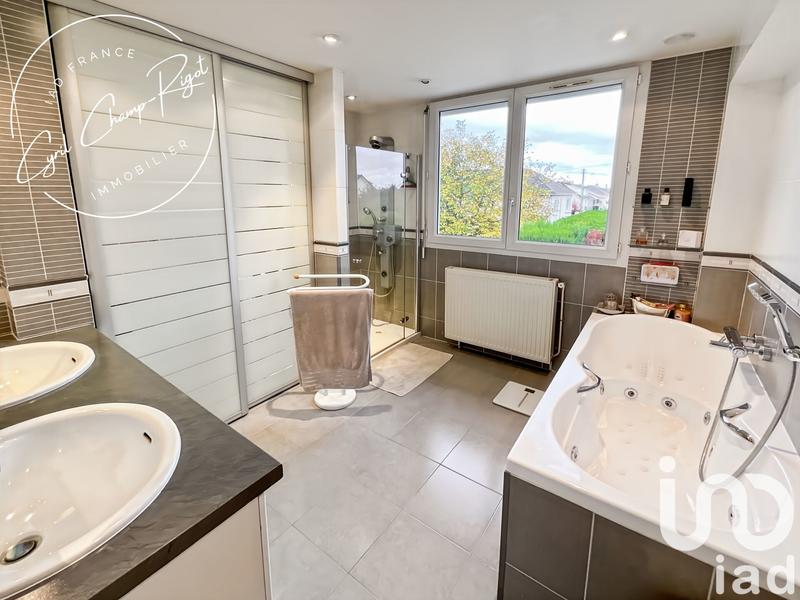 Maison - 151 m² - 8 pièces