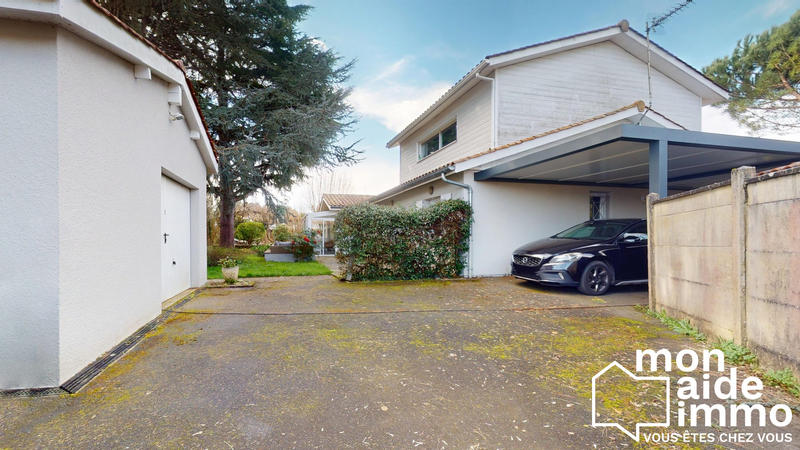 Maison traditionnelle - 170 m² - 6 pièces