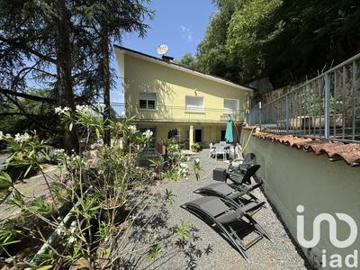 Maison - 182 m² - 7 pièces