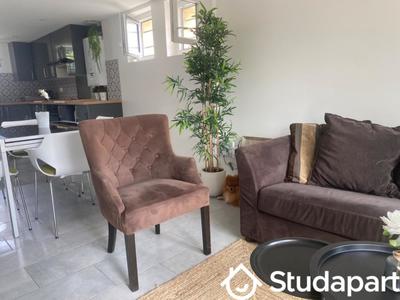 Chambre - 150 m² - 1 pièce