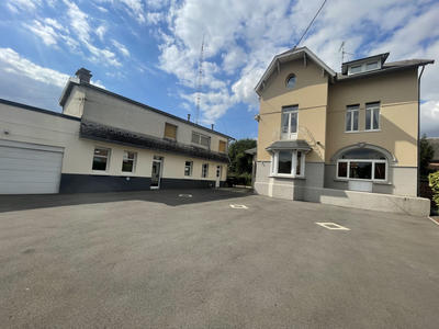 Maison - 337 m² - 10 pièces