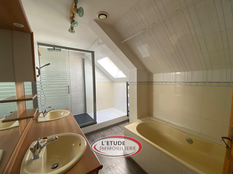 Maison - 215 m² - 10 pièces