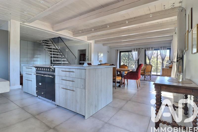 Maison - 305 m² - 10 pièces