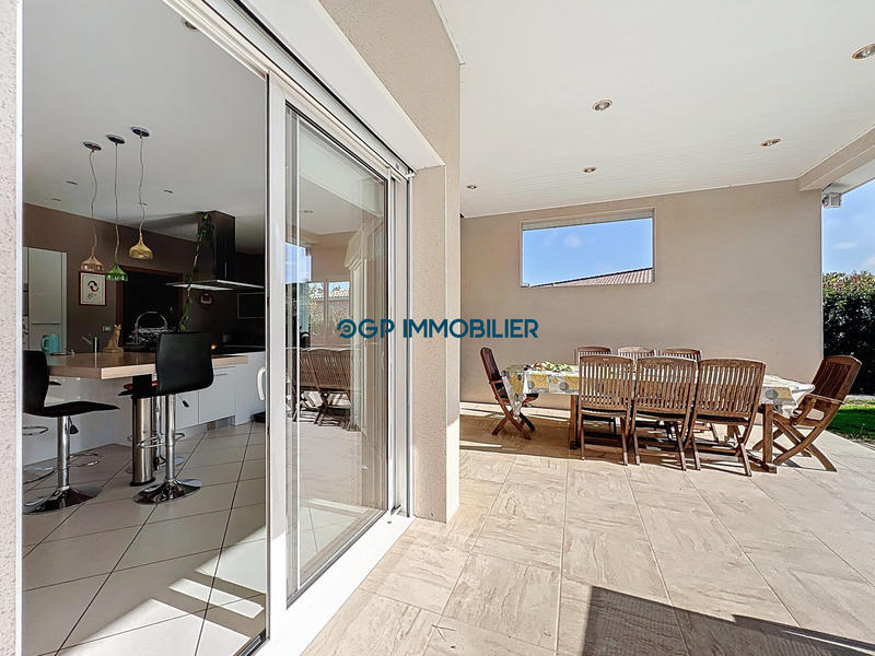 Villa - 201 m² - 6 pièces