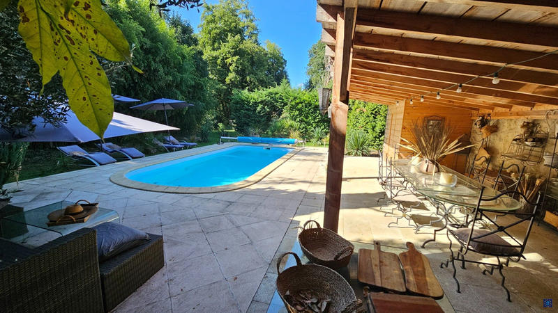 Maison - 198 m² - 7 pièces