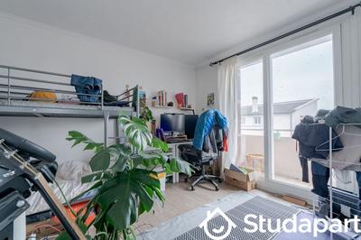 Chambre - 60 m² - 1 pièce