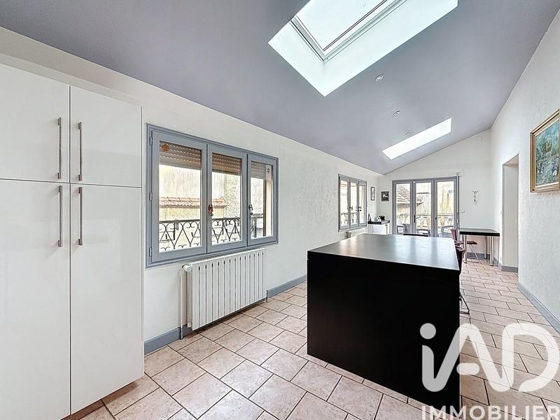Maison - 215 m² - 10 pièces