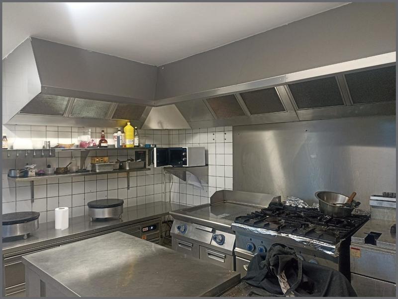 Local commercial - 120 m² - 4 pièces