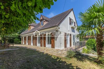 Maison - 167 m² - 10 pièces
