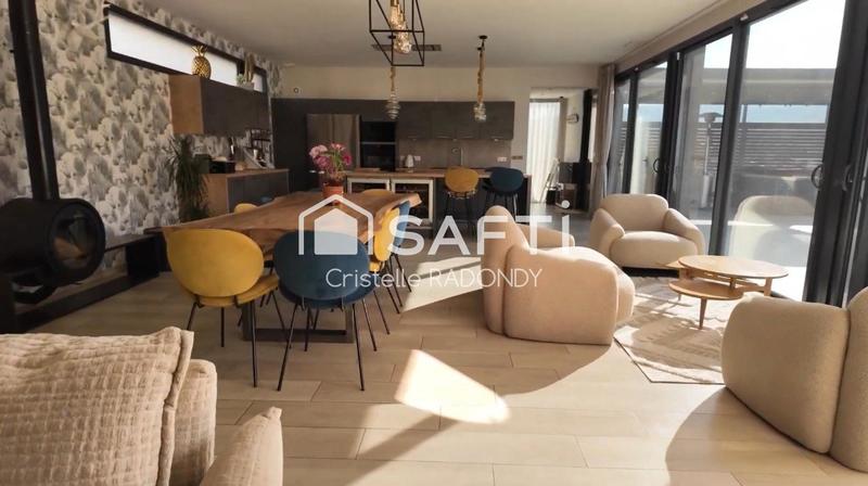 Maison - 219 m² - 5 pièces