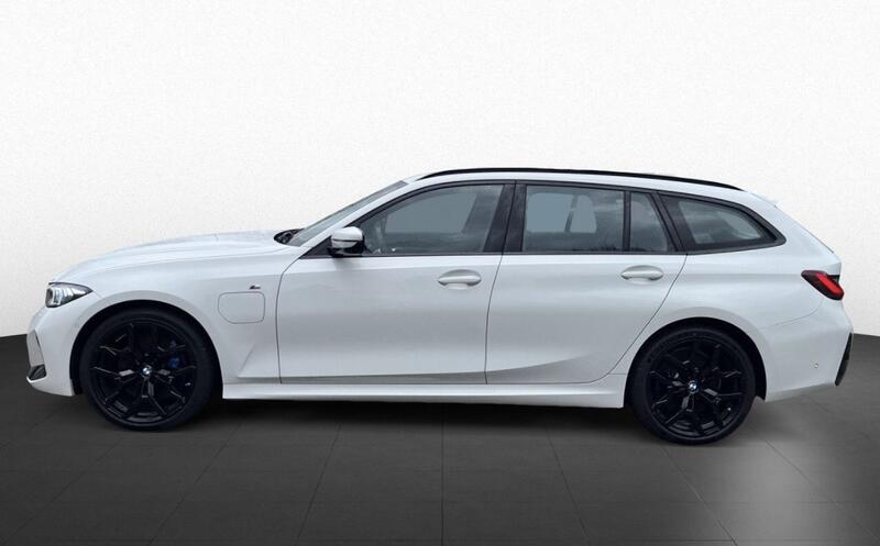 Bmw Série 3 Touring 330e 292 m-Sport Hybride Rechargeable / Toit Ouvrant Attache Remorque Camera 360° Pack Innovation