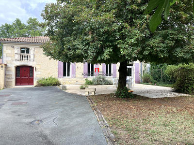 Maison - 220 m² - 6 pièces