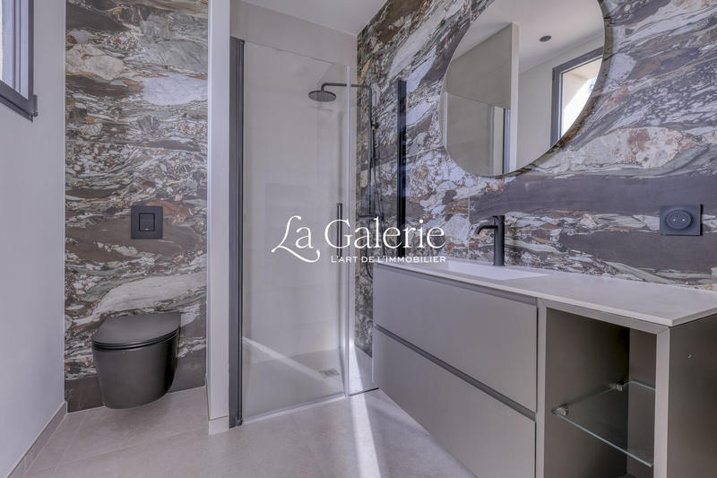 Villa - 225 m² - 6 pièces