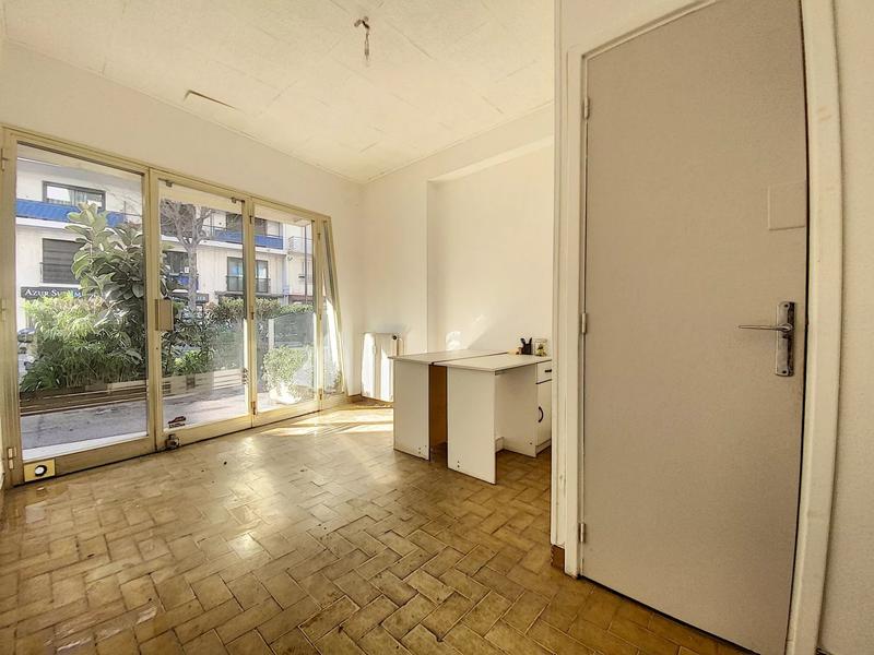 Local commercial - 13 m² - 1 pièce