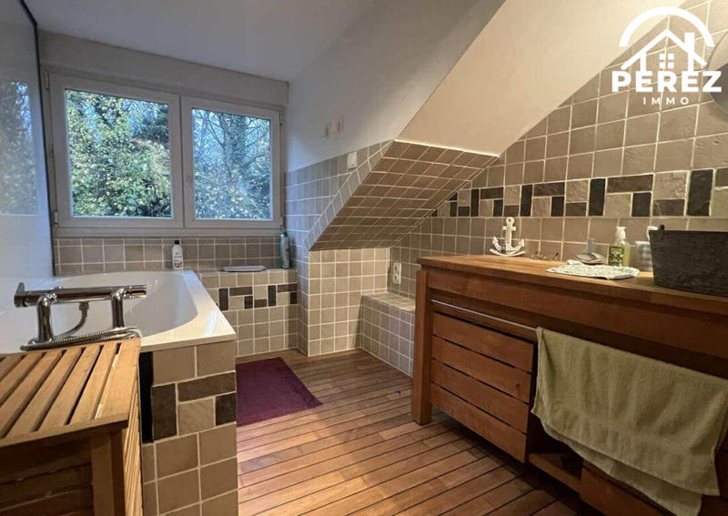 Villa - 242 m² - 7 pièces