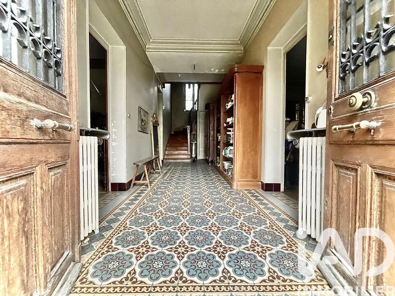 Maison - 241 m² - 14 pièces