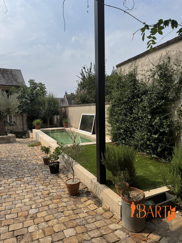 Maison - 350 m² - 10 pièces