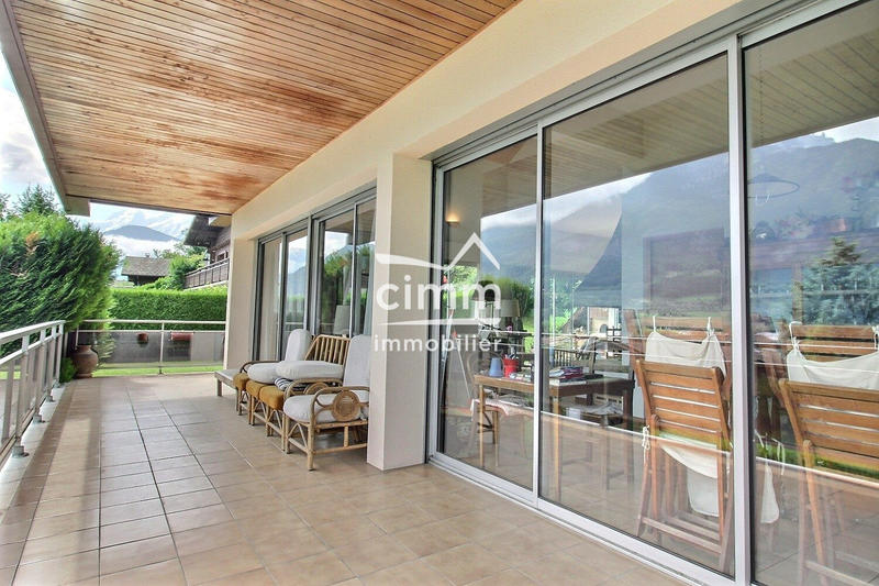 Villa - 363 m² - 6 pièces