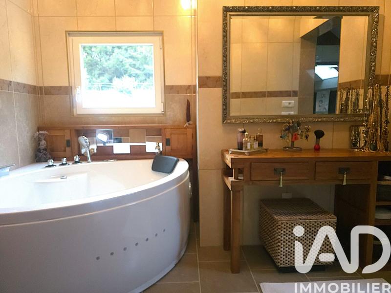 Maison - 210 m² - 7 pièces