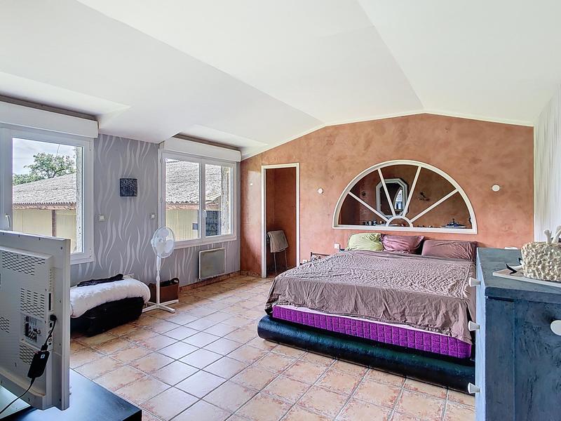 Villa - 342 m² - 8 pièces