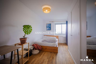 Chambre - 11 m² - 4 pièces