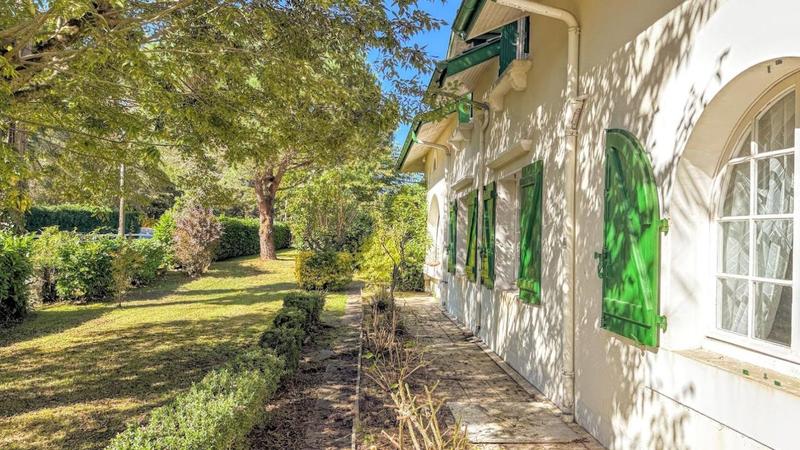 Propriété - 500 m² - 22 pièces