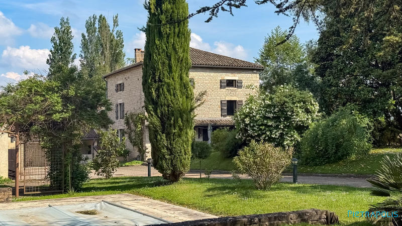 Maison ancienne - 270 m² - 9 pièces