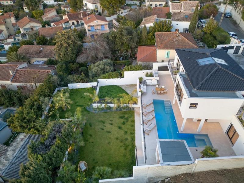 Villa - 225 m² - 7 pièces