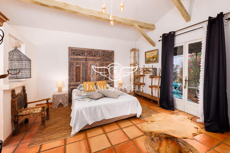 Mas - 575 m² - 21 pièces