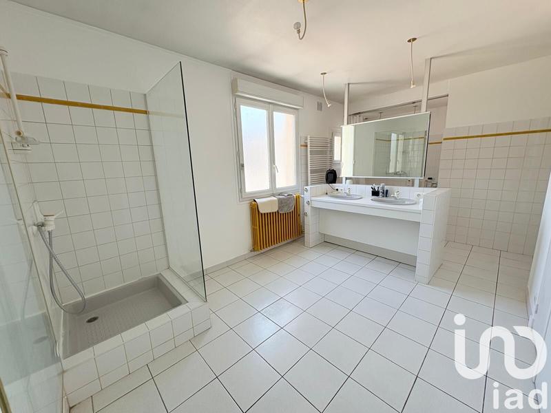 Maison de ville - 273 m² - 9 pièces