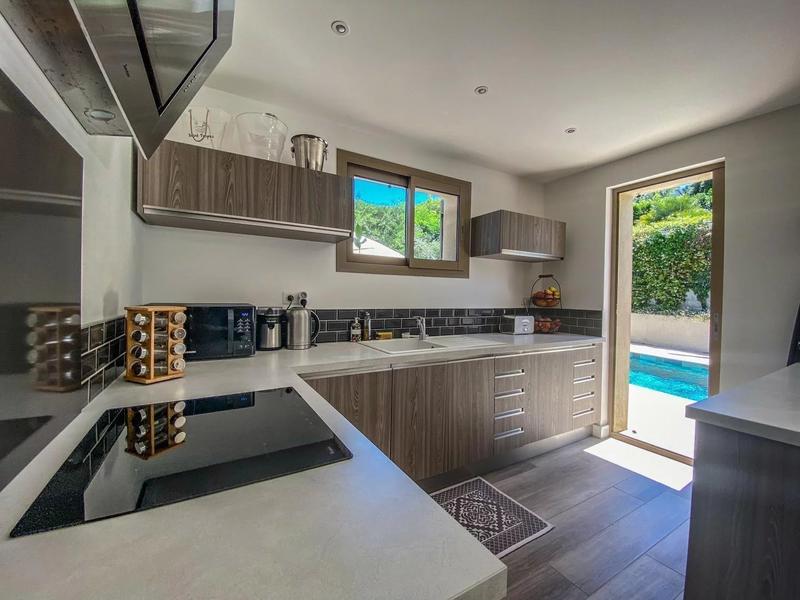 Maison - 220 m² - 6 pièces