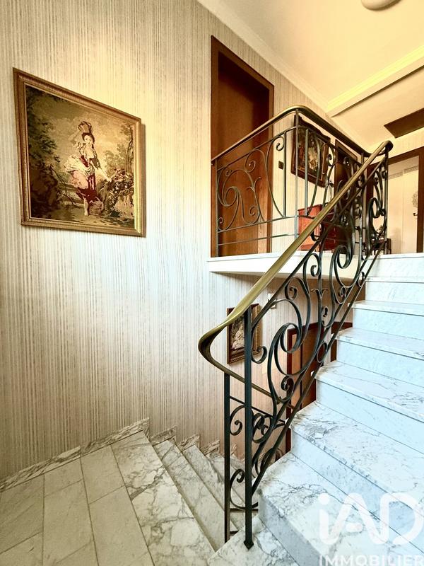 Maison - 316 m² - 9 pièces