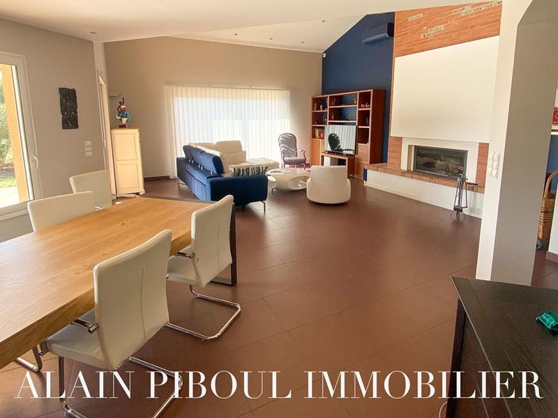 Maison - 240 m² - 6 pièces