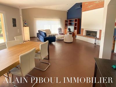 Maison - 240 m² - 6 pièces